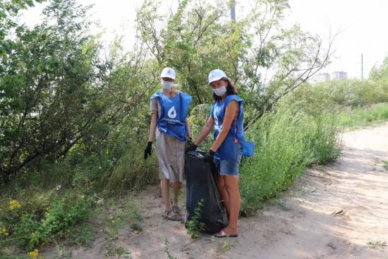 Корпоративные волонтеры собрали у озера Алебашево 25 мешков мусора