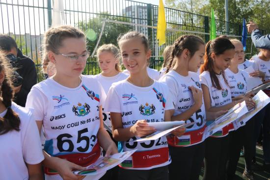 Тюменских школьников и малышей на уроках физкультуры знакомят со спортивным ориентированием