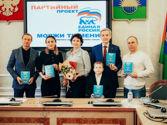 «Моржи в Черном море»: в Тюмени издали книгу об эстафете Победы 