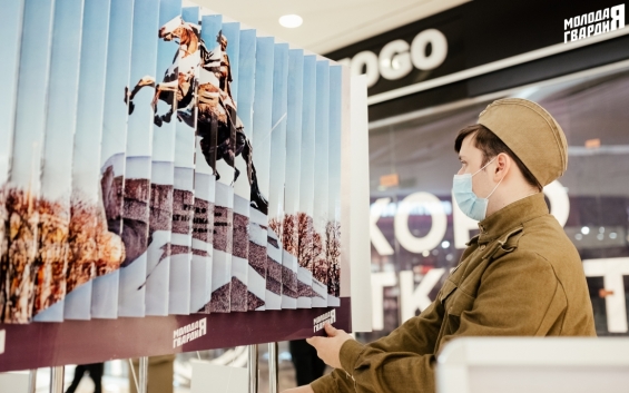 В Тобольске открылась первая фотовыставка в лентикулярном стиле