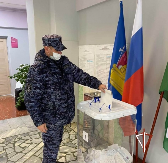 В Тюменской области военнослужащие и сотрудники Росгвардии принимают участие в Едином дне голосования