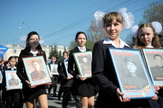 Ученики школы №40 Тюмени на Дне Победы-2009