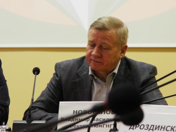 Ректор университета Владимир Новоселов